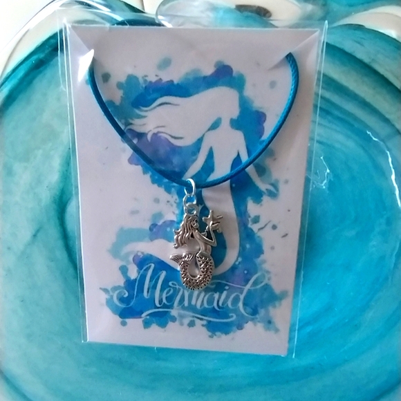 New in Package Mermaid Necklace - Picture 3 of 7